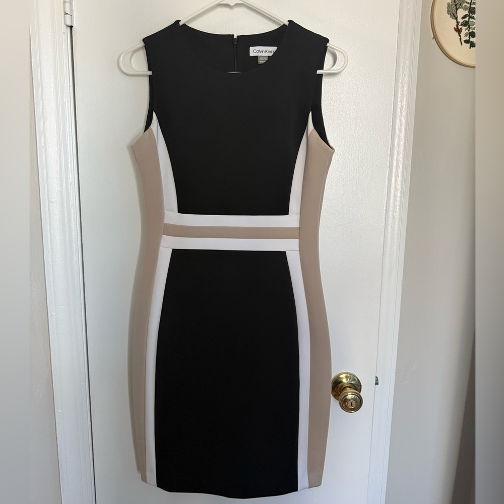 Calvin Klein COLORBLOCK SLEEVELESS SCUBA SHEATH DRESS IN BLACK/ WHITE/ KHAKI